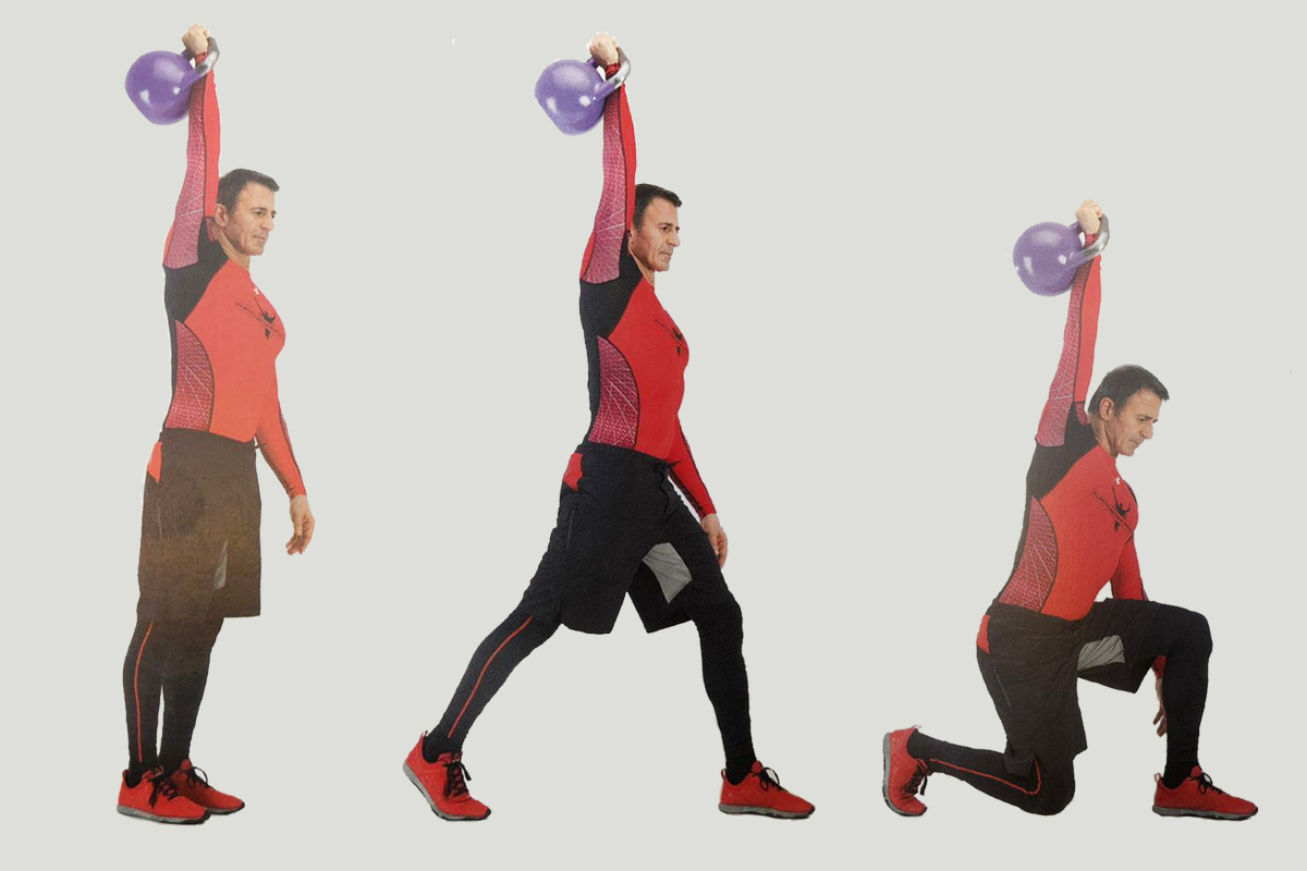 Lunge overhead asimmetrico con kettlebell