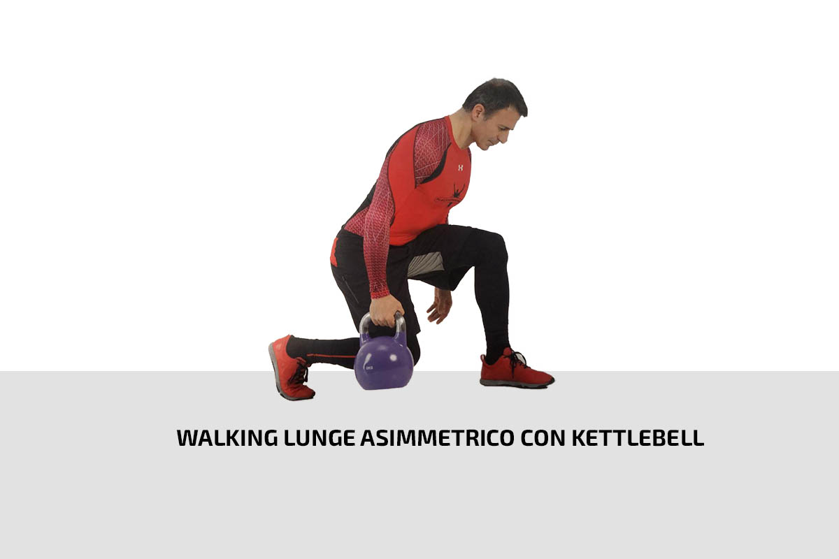 Walking lunge asimmetrico con kettlebell